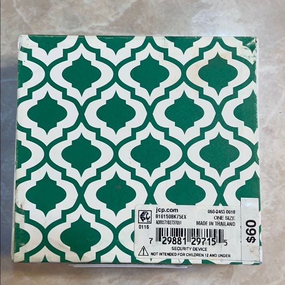 Beautiful silver plated bracelet. New in box. - Picture 3 of 3